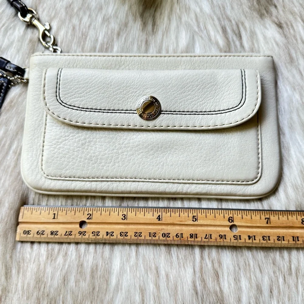 Coach Off-White Wristlet - Picture 7 of 8